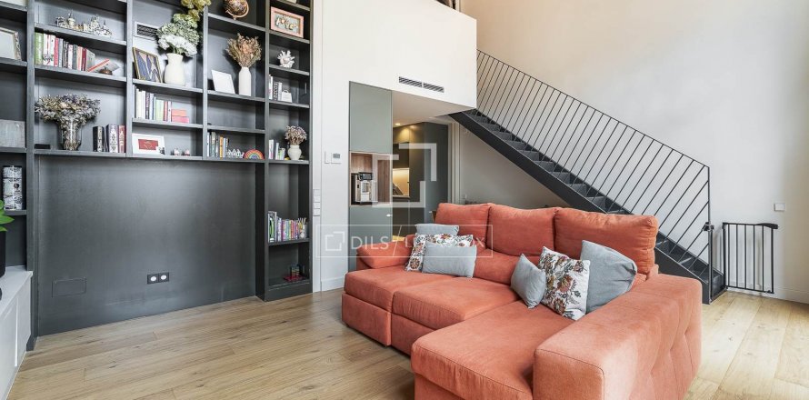 Apartamento de 3 dormitorios en venta en Barcelona, Cataluña, Spain № 9012