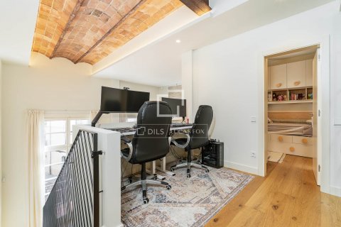 Apartamento de 3 dormitorios en venta en Barcelona, Cataluña, Spain № 9012 - foto 17
