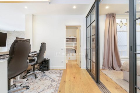 Apartamento de 3 dormitorios en venta en Barcelona, Cataluña, Spain № 9012 - foto 18