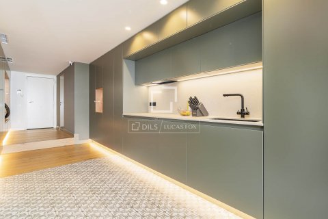 Apartamento de 3 dormitorios en venta en Barcelona, Cataluña, Spain № 9012 - foto 12