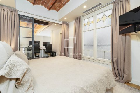Apartamento de 3 dormitorios en venta en Barcelona, Cataluña, Spain № 9012 - foto 22