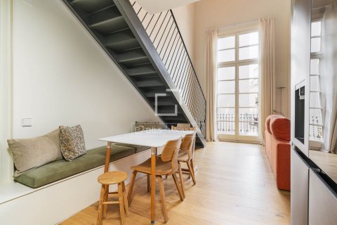 Apartamento de 3 dormitorios en venta en Barcelona, Cataluña, Spain № 9012 - foto 4