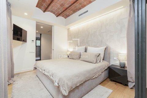 Apartamento de 3 dormitorios en venta en Barcelona, Cataluña, Spain № 9012 - foto 21