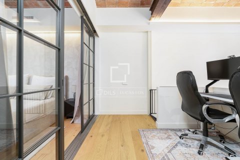 Apartamento de 3 dormitorios en venta en Barcelona, Cataluña, Spain № 9012 - foto 19