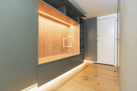 Apartamento de 3 dormitorios en venta en Barcelona, Cataluña, Spain № 9012 - foto 16