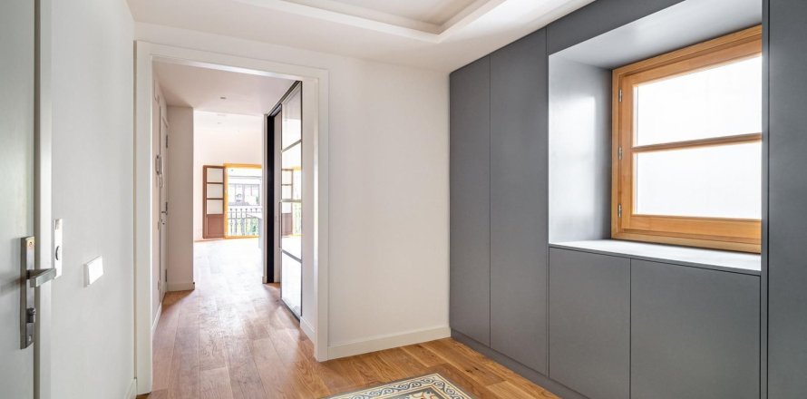 3 bedrooms apartment for sale in Trafalgar 72 Barcelona, Catalonia, Spain № 3423