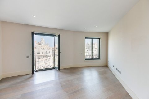 Купить квартиру в Барселона, Испания с 4 комнаты, № 1521 - фото 9