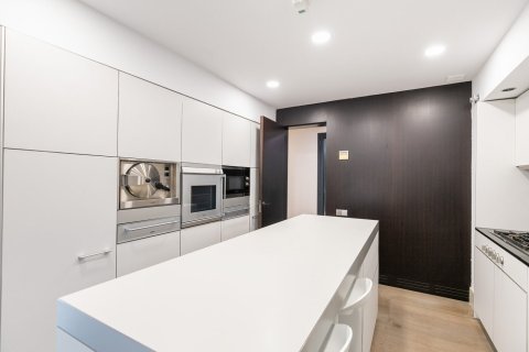 Купить квартиру в Барселона, Испания с 4 комнаты, № 1521 - фото 6
