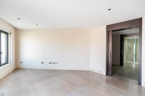 Купить квартиру в Барселона, Испания с 4 комнаты, № 1521 - фото 10