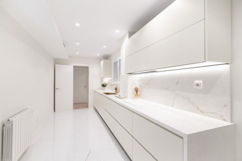 4 chambres apartment à vendre à Barcelona, Catalonia, Spain № 1515 - photo 9