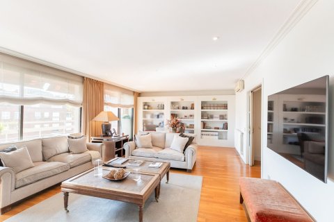 4 bedrooms apartment for sale in Barcelona, Catalonia, Spain № 1520