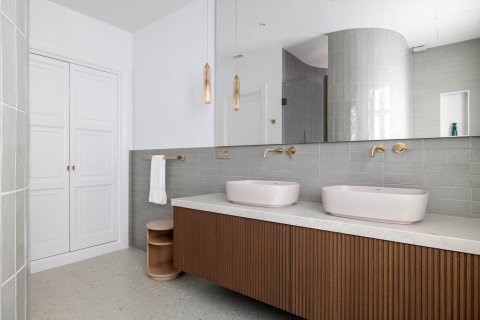 Купить квартиру в Барселона, Испания с 4 комнаты, № 1519 - фото 19