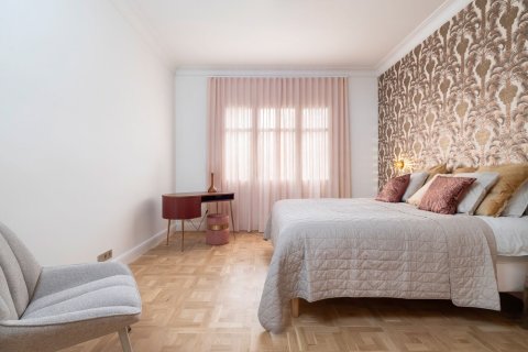 Купить квартиру в Барселона, Испания с 4 комнаты, № 1519 - фото 13