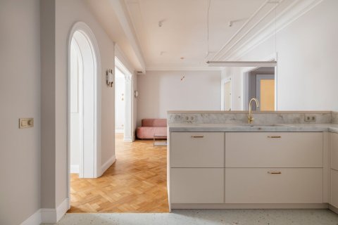 Купить квартиру в Барселона, Испания с 4 комнаты, № 1519 - фото 7