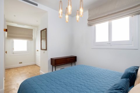 Купить квартиру в Барселона, Испания с 4 комнаты, № 1519 - фото 21