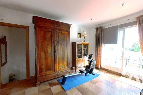 Сasa de 5 dormitorios en venta en La Bisbal Del Penedes, Tarragona, Cataluña, Spain № 4756 - foto 19