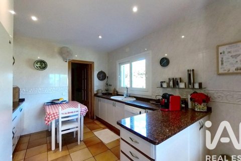 Сasa de 5 dormitorios en venta en La Bisbal Del Penedes, Tarragona, Cataluña, Spain № 4756 - foto 13