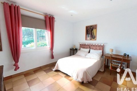 Сasa de 5 dormitorios en venta en La Bisbal Del Penedes, Tarragona, Cataluña, Spain № 4756 - foto 20