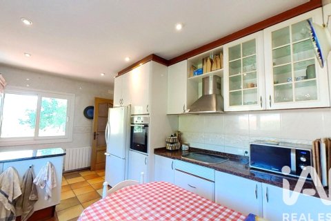 Сasa de 5 dormitorios en venta en La Bisbal Del Penedes, Tarragona, Cataluña, Spain № 4756 - foto 12