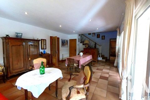 Сasa de 5 dormitorios en venta en La Bisbal Del Penedes, Tarragona, Cataluña, Spain № 4756 - foto 9