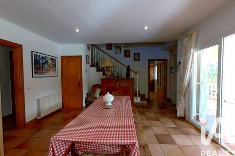 Сasa de 5 dormitorios en venta en La Bisbal Del Penedes, Tarragona, Cataluña, Spain № 4756 - foto 11