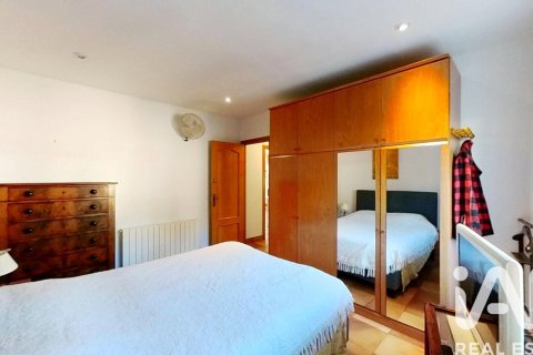 Сasa de 5 dormitorios en venta en La Bisbal Del Penedes, Tarragona, Cataluña, Spain № 4756 - foto 18
