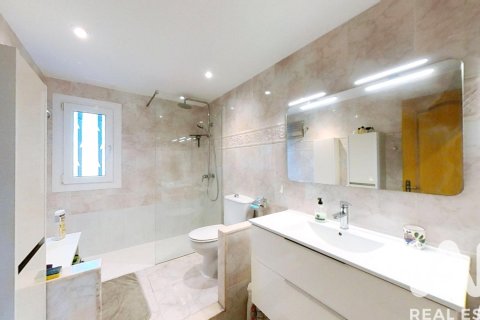 Сasa de 5 dormitorios en venta en La Bisbal Del Penedes, Tarragona, Cataluña, Spain № 4756 - foto 16