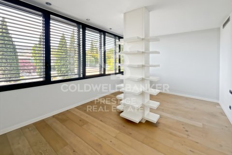 Сasa de 4 dormitorios en venta en Barcelona, Cataluña, Spain № 7830 - foto 5