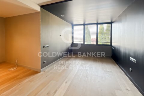 Сasa de 4 dormitorios en venta en Barcelona, Cataluña, Spain № 7830 - foto 13