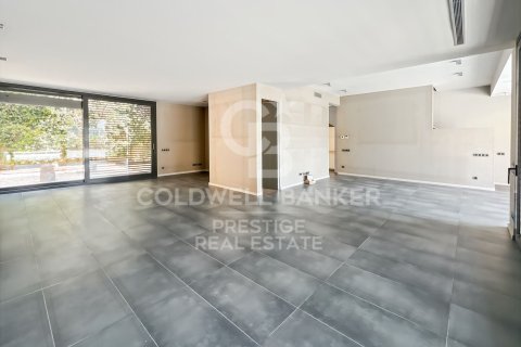 Сasa de 4 dormitorios en venta en Barcelona, Cataluña, Spain № 7830 - foto 7