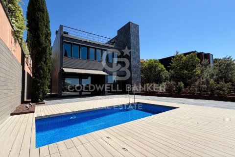 Сasa de 4 dormitorios en venta en Barcelona, Cataluña, Spain № 7830 - foto 30
