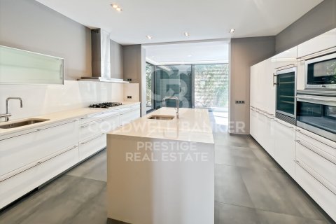 Сasa de 4 dormitorios en venta en Barcelona, Cataluña, Spain № 7830 - foto 10
