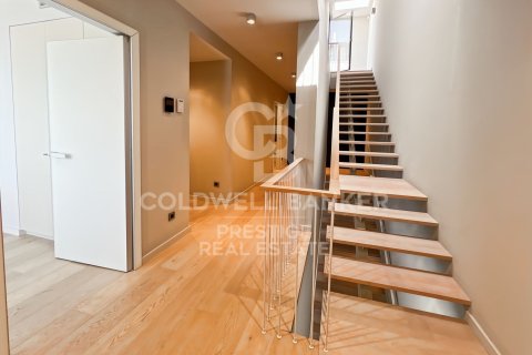 Сasa de 4 dormitorios en venta en Barcelona, Cataluña, Spain № 7830 - foto 14