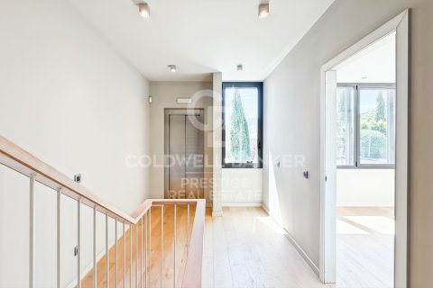 Сasa de 4 dormitorios en venta en Barcelona, Cataluña, Spain № 7830 - foto 11