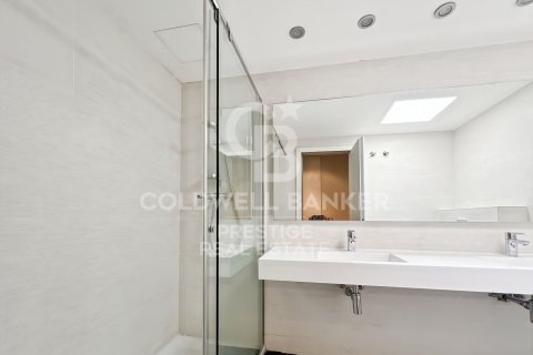 Сasa de 4 dormitorios en venta en Barcelona, Cataluña, Spain № 7830 - foto 19