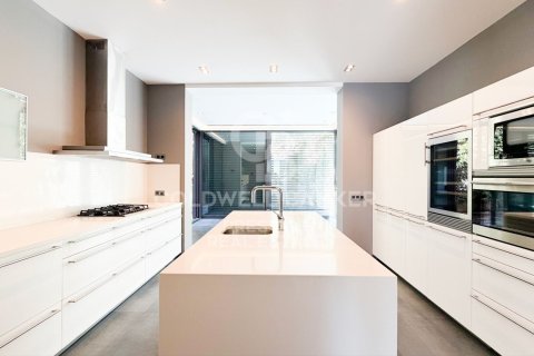 Сasa de 4 dormitorios en venta en Barcelona, Cataluña, Spain № 7830 - foto 8