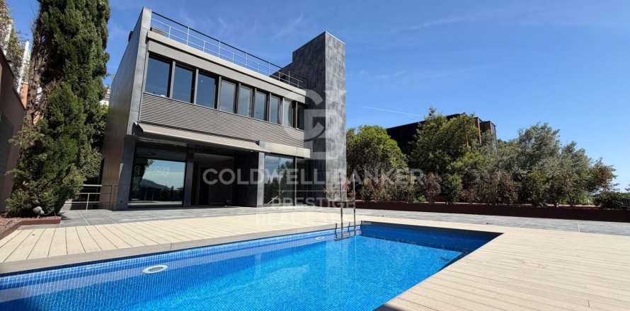 Сasa de 4 dormitorios en venta en Barcelona, Cataluña, Spain № 7830