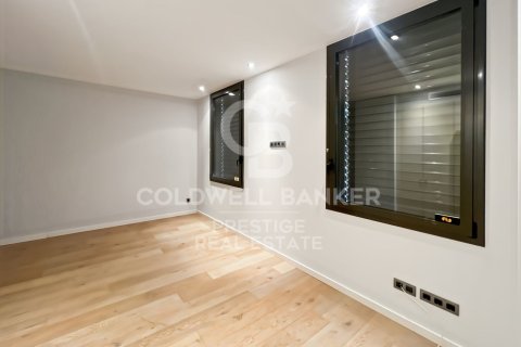 Сasa de 4 dormitorios en venta en Barcelona, Cataluña, Spain № 7830 - foto 2