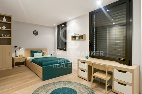 Сasa de 4 dormitorios en venta en Barcelona, Cataluña, Spain № 7830 - foto 3