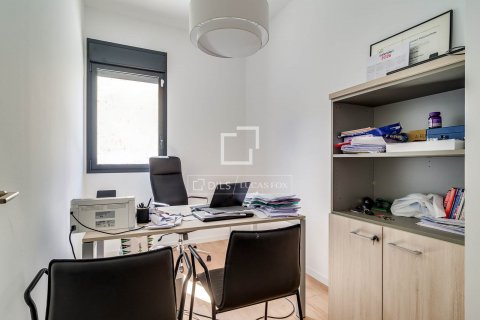 Купить квартиру в Л'Оспиталет-де-Льобрегат, Испания с 3 спальни, 90м², № 8766 - фото 19