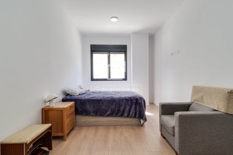 Купить квартиру в Л'Оспиталет-де-Льобрегат, Испания с 3 спальни, 90м², № 8766 - фото 24