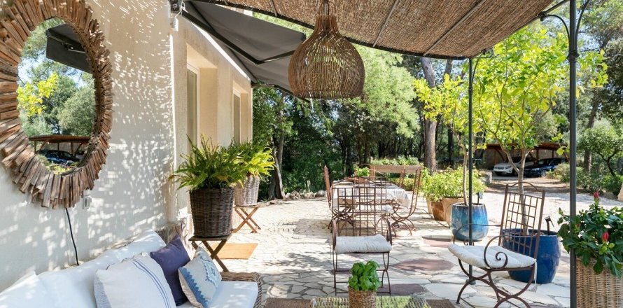 6 bedrooms house for sale in Barcelona, Catalonia, Spain № 1337