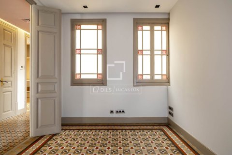 3 bedrooms apartment for rent in Barcelona, Catalonia, Spain № 6808 - photo 13