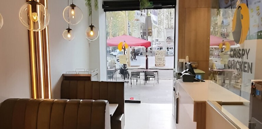 135 sq.m. commercial property for sale in Barcelona, Catalonia, Spain № 1675