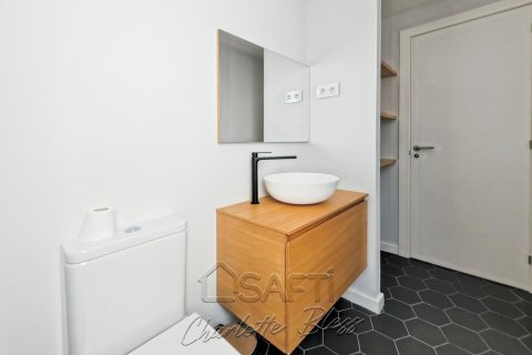 2 bedrooms apartment for sale in Ciutat Vella, Barcelona, Catalonia, Spain № 2262 - photo 8