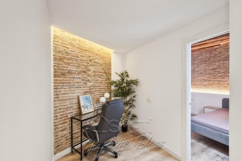 2 bedrooms apartment for sale in Ciutat Vella, Barcelona, Catalonia, Spain № 2262 - photo 11