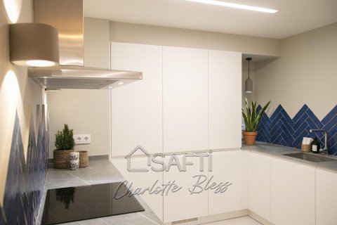 2 bedrooms apartment for sale in Ciutat Vella, Barcelona, Catalonia, Spain № 2262 - photo 6