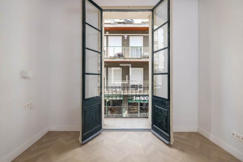 2 bedrooms apartment for sale in Barcelona, Catalonia, Spain № 8808 - photo 14