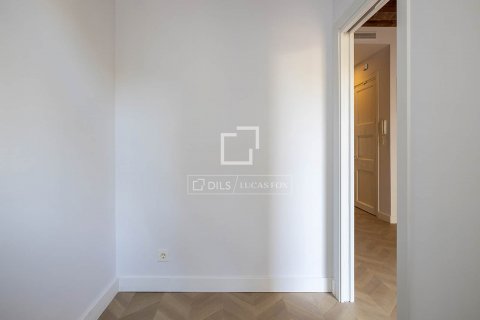 2 bedrooms apartment for sale in Barcelona, Catalonia, Spain № 8808 - photo 11