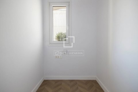 2 bedrooms apartment for sale in Barcelona, Catalonia, Spain № 8808 - photo 12